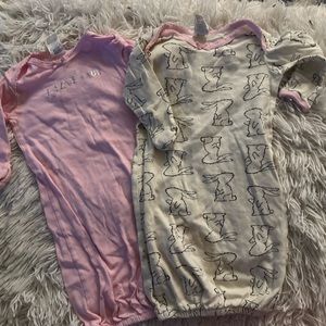 Bundle Gerber Baby Girl, size 0-3 months baby girl sleepers